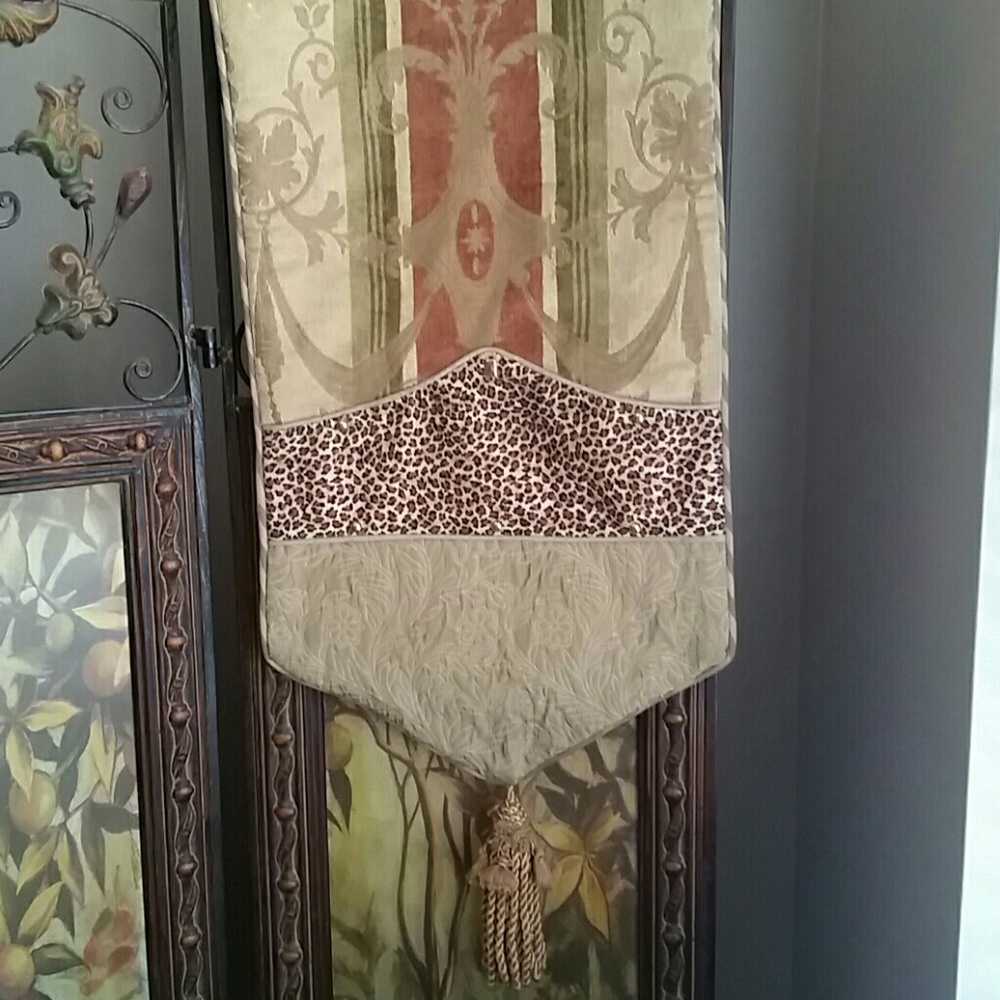 Table Runner
